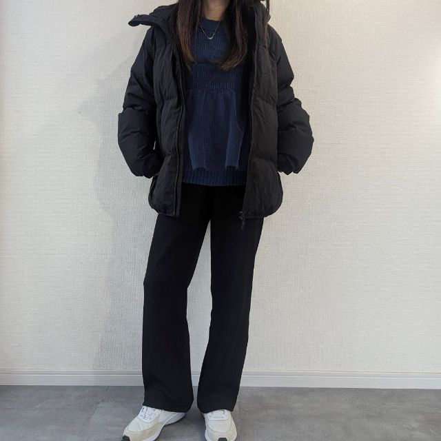 黒のヒートパデッドブルゾンとパンツのコーデ