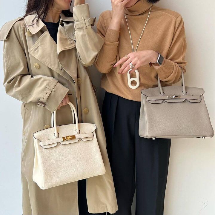 エルメスのバーキンを持つ2人の女性