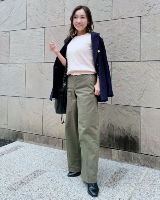 ワイドチノパンツを着たコーデ
