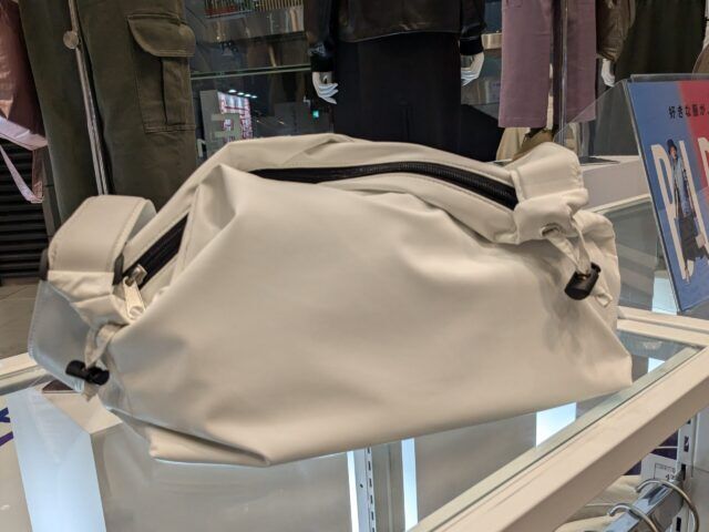 サイドシャーリングPUレザーショルダーバッグ