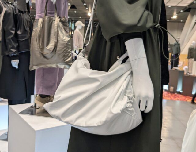 サイドシャーリングPUレザーショルダーバッグ