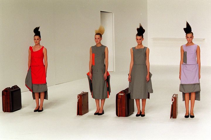 フセイン・チャラヤン 2000-01年秋冬コレクションより。