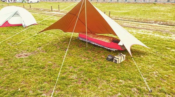 今流行りの上級キャンプスタイル知ってる？雨風対策からハンモックまで徹底研究！