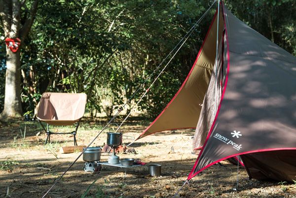 今流行りの上級キャンプスタイル知ってる？雨風対策からハンモックまで徹底研究！