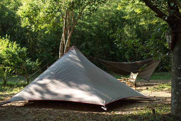 今流行りの上級キャンプスタイル知ってる？雨風対策からハンモックまで徹底研究！