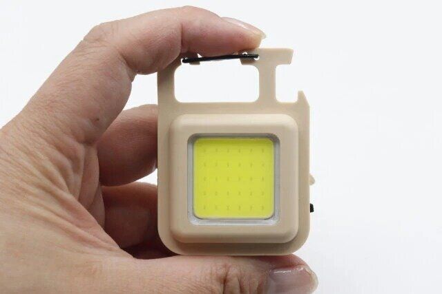 ダイソーのバズった充電式COBライト ベージュ