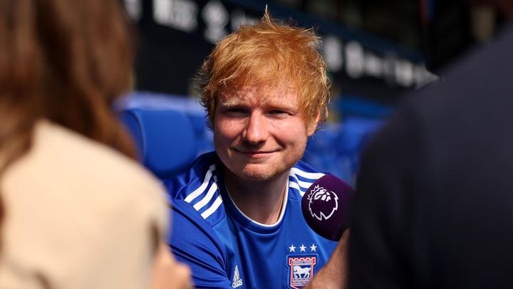 世界的シンガー、サッカー番組乱入を謝罪 「彼を怒らせてしまったなら謝る」