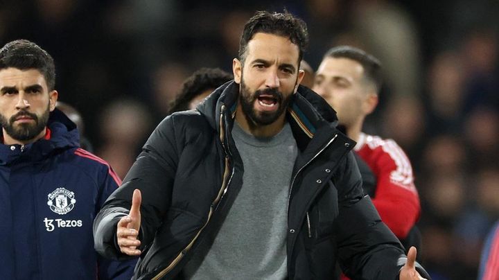 新監督就任の世界的強豪チーム、内紛勃発！？注意された選手が、敵選手に意味深ないいね