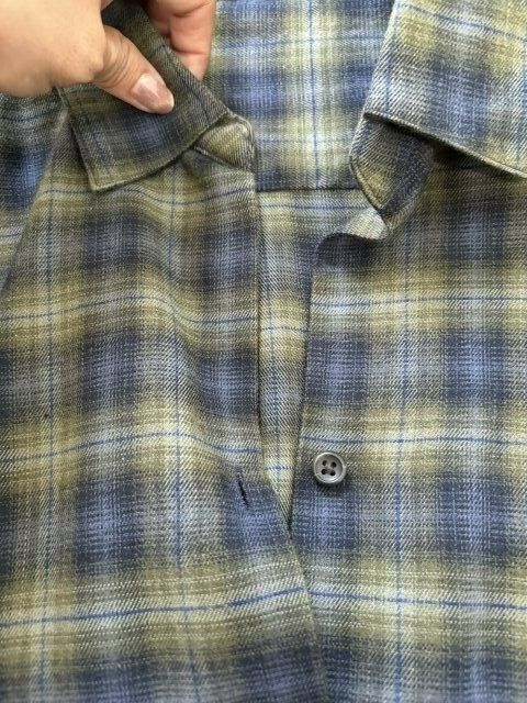 ユニクロ ソフトフランネルスキッパーシャツ 第一ボタンなし