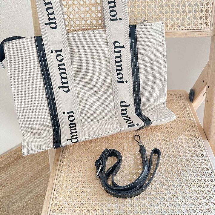 画像: ショルダーバッグにも