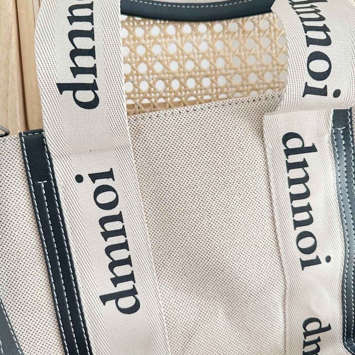 画像: 英字ロゴがポイント