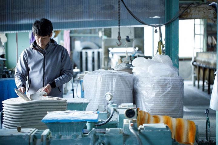 “粘土屋”としては、絵付けの陰に隠れている成形技術や素材自体にも注目してほしいという。