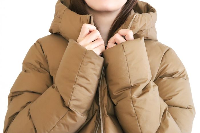 アウターを着ている人