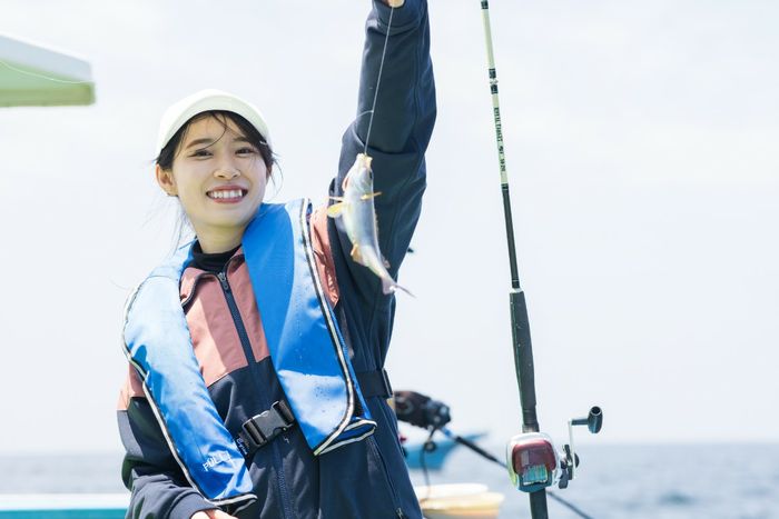 釣りをしている女性