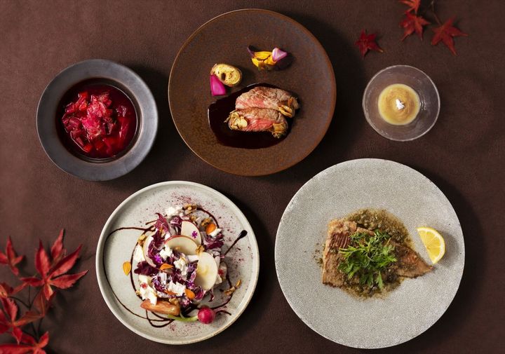 「Thrush Café」の「RED GARDEN DINNERコース」8,800円（税込・サービス料別） 提供時間：２部制（18〜20時／19～21時 ※L.O.20時）