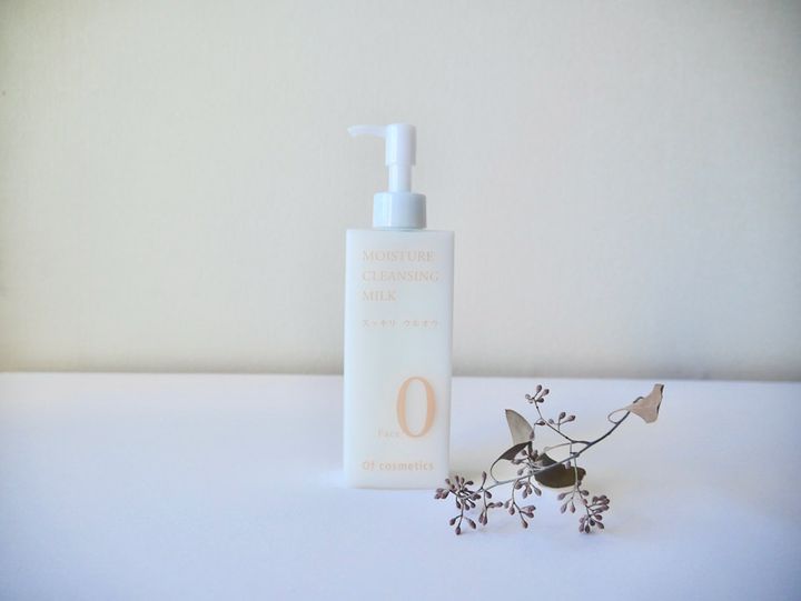 乾燥シーズンに頼れる１本！ オーガニックホホバオイルなどの保湿成分が、うるおいをたっぷりチャージ オブ・コスメティックス「モイスチャークレンジングミルク・F0」