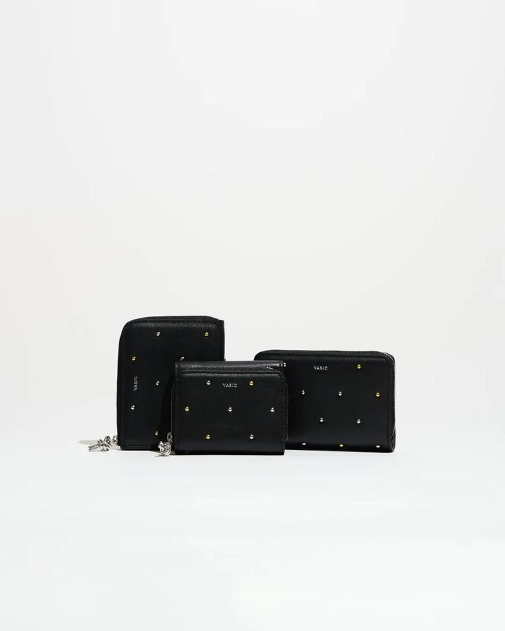画像: 【VASIC】「Round Mini - Studs」（Black × Mix）￥39,600（税込）、「Round Mini Mini - Studs」（Black × Mix）￥36,300（税込）、「Round Multi Pocket - Studs」（Black × Mix）￥26,400（税込）※阪急うめだ本店限定カラー