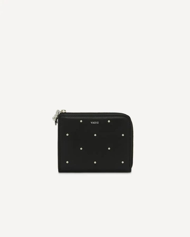 画像: 【VASIC】「Round Multi Pocket - Studs」（Black × Silver）￥26,400（税込）