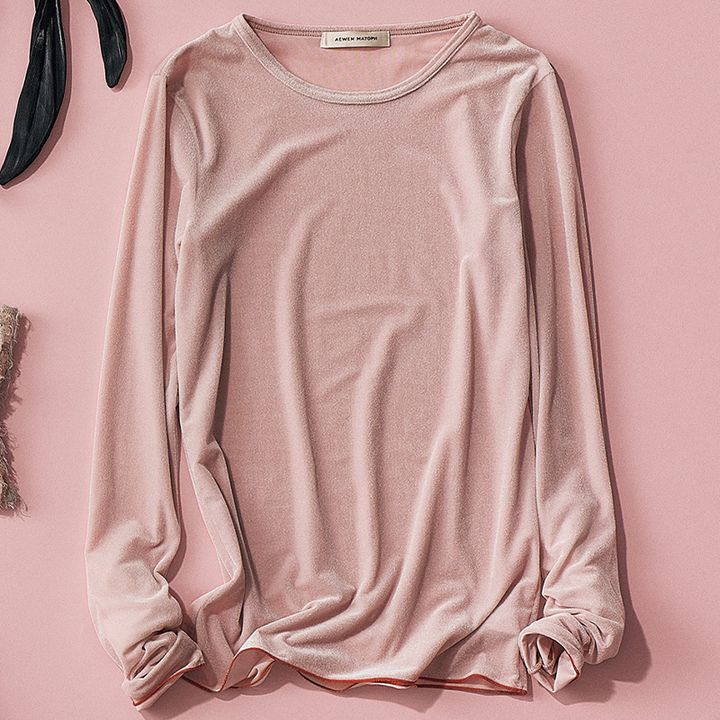 ピンクベージュのベロアTシャツ