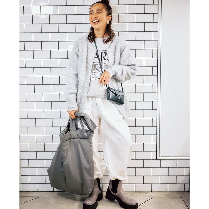 最低気温15度の服装例：オーバーサイズのキラキララメカーディガンで旬な雰囲気に