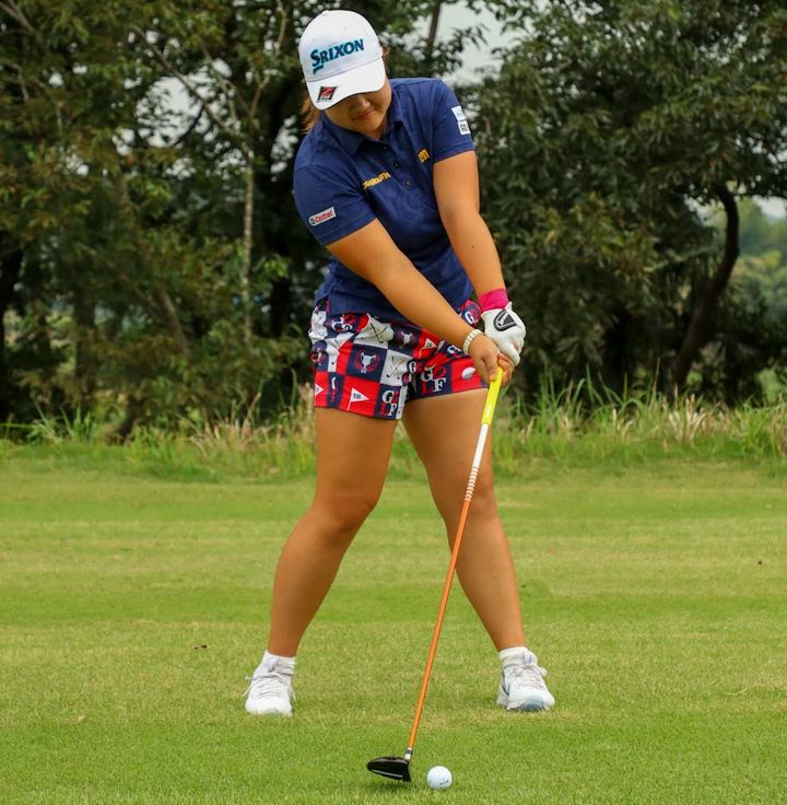 FWを打ちこなすコツを女子プロが解説！「お腹は目標を向ける」