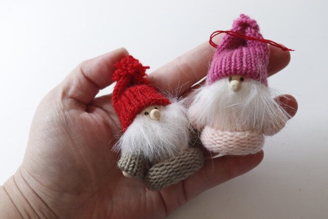 セリア ニットセーターサンタオーナメント 手のひらサイズ