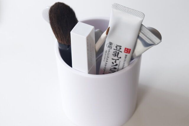 ダイソー 丸型ペンスタンド（WH） コスメ収納