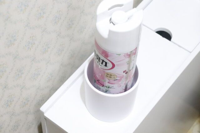 ダイソー 丸型ペンスタンド（WH） スプレーボトル