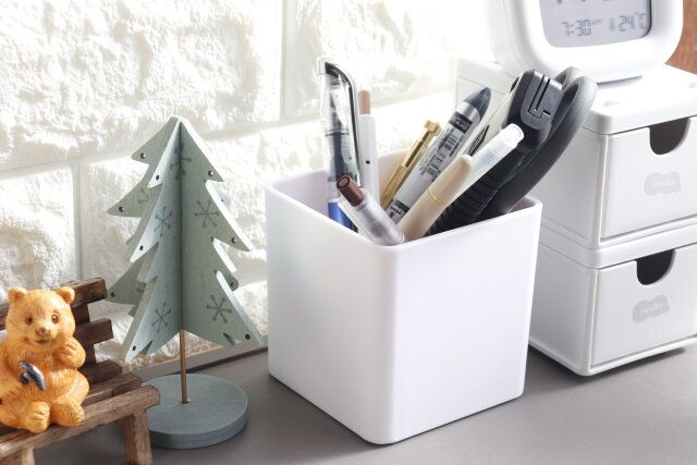 ダイソー 四角ペンスタンド（WH） 使用例