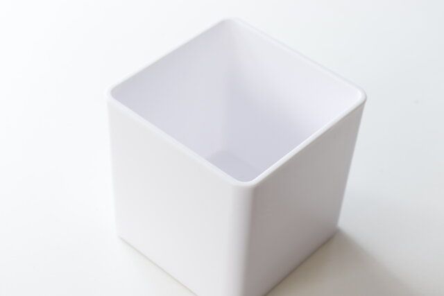ダイソー 四角ペンスタンド（WH）