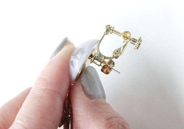 キャンドゥのイヤリングコンバーター 横型にピアスを取り付け2