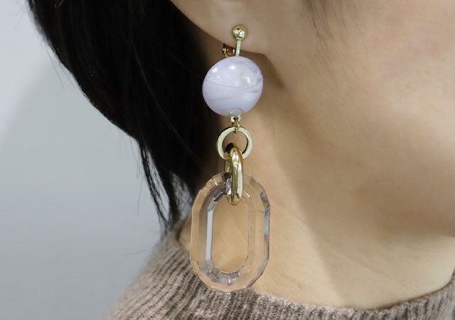 キャンドゥのイヤリングコンバーター 横型を装着