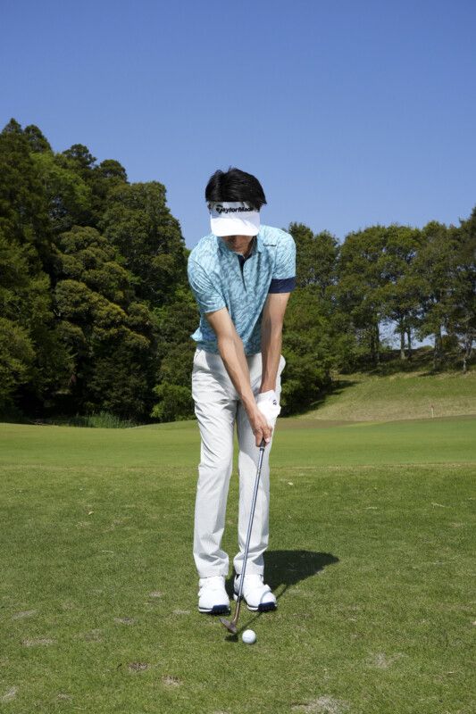 アプローチの新基本！フェースはかぶせて握るとミスが減る