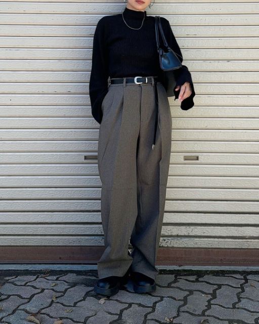 ツータックバギースラックスを着たコーデ