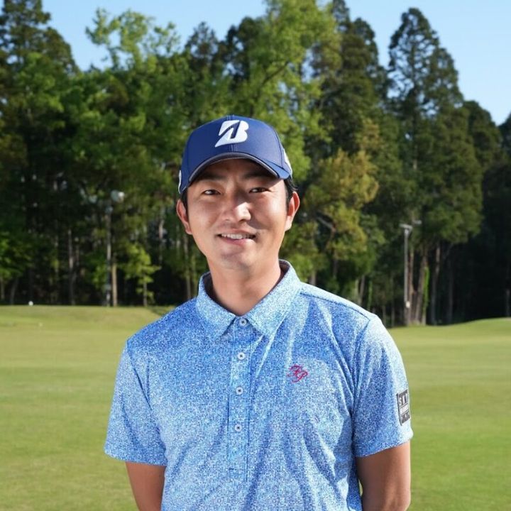 アプローチの精度を高めるコツ！腕は固めるが手首はやわらかく使う