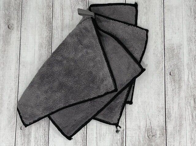 ダイソー 8面使えるマイクロファイバーダスター