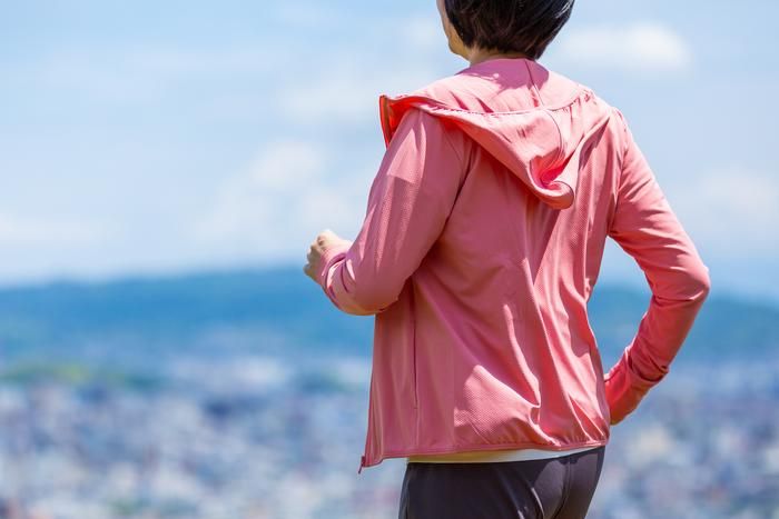 ウォーキングをする人