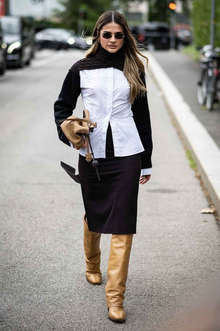 画像: 大胆なクロップドニットを重ねてモードに