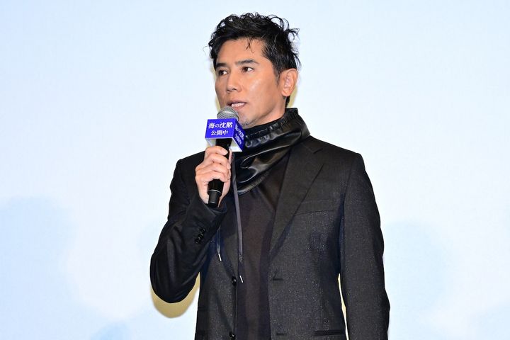 本木雅弘と“元恋人役”小泉今日子が手を繋ぐシーンは本木のアイデア「ラブストーリーの部分をもう一息、わかりやすい形に」