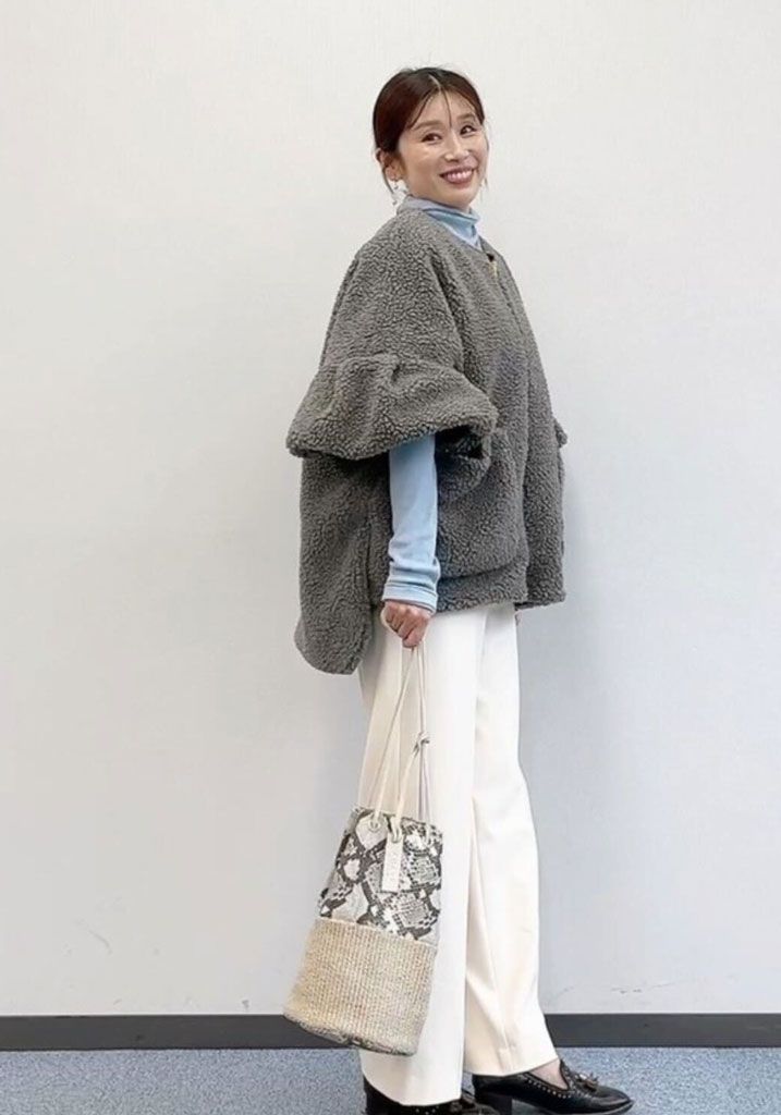 STORY掲載make-aiフリルボアポンチョ . 秋アウターのおそろコーデ