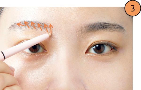 3.眉をコンシーラーで軽～く