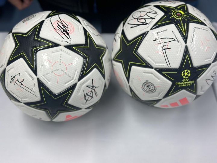 日本に奇跡の集結！カカ、ダーヴィッツ、サビオラ…世界的英雄たちのサインはこんな感じ