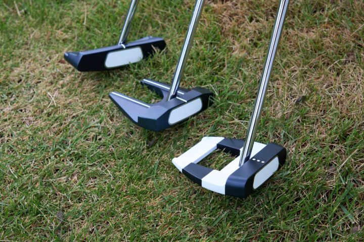 重心位置にシャフトがささった最新パター