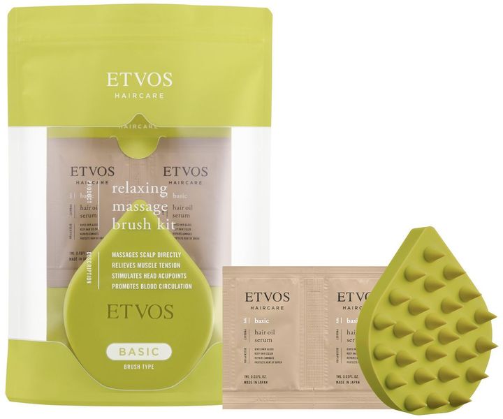 リラクシングマッサージブラシキット ピスタチオ ￥1,925 ※セット内容／リラクシングマッサージブラシ、ヘアオイルセラム サンプルパウチ 1ml×2包