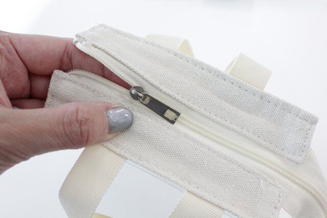 キャンドゥ ぬいぐるみバッグ 10cm用 ファスナー