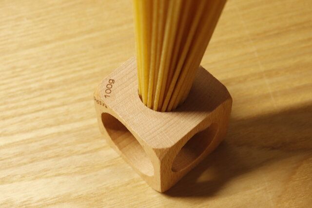 スリーコインズの便利な木製パスタメジャー