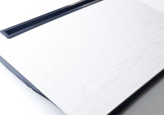 ダイソーのひざ上クッション付きタブレットテーブル2