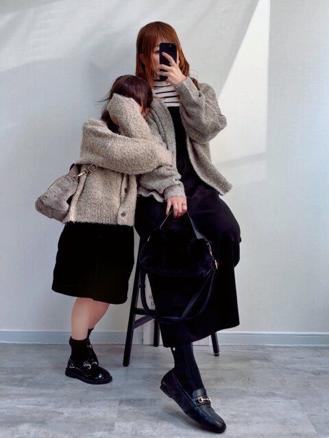 親子コーデ グレージュカーディガン