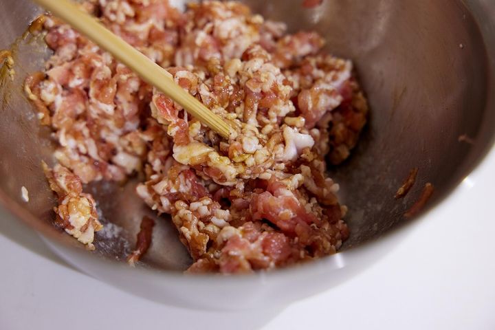 調味料を混ぜる