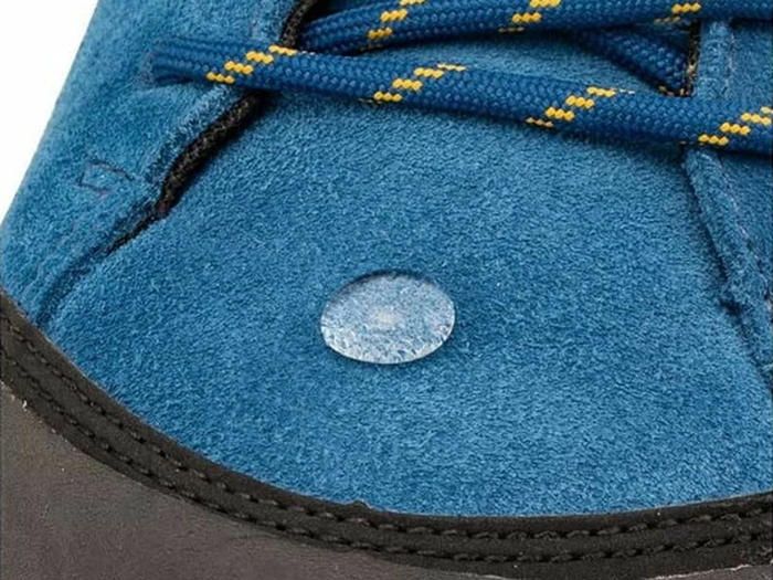 防水機能のあるウォーキングシューズ